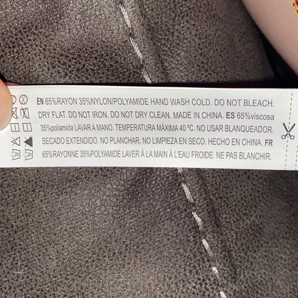 ๐4/$20๐ Forever 21 Contemporary Stripe Knit Top - Picture 9 of 9